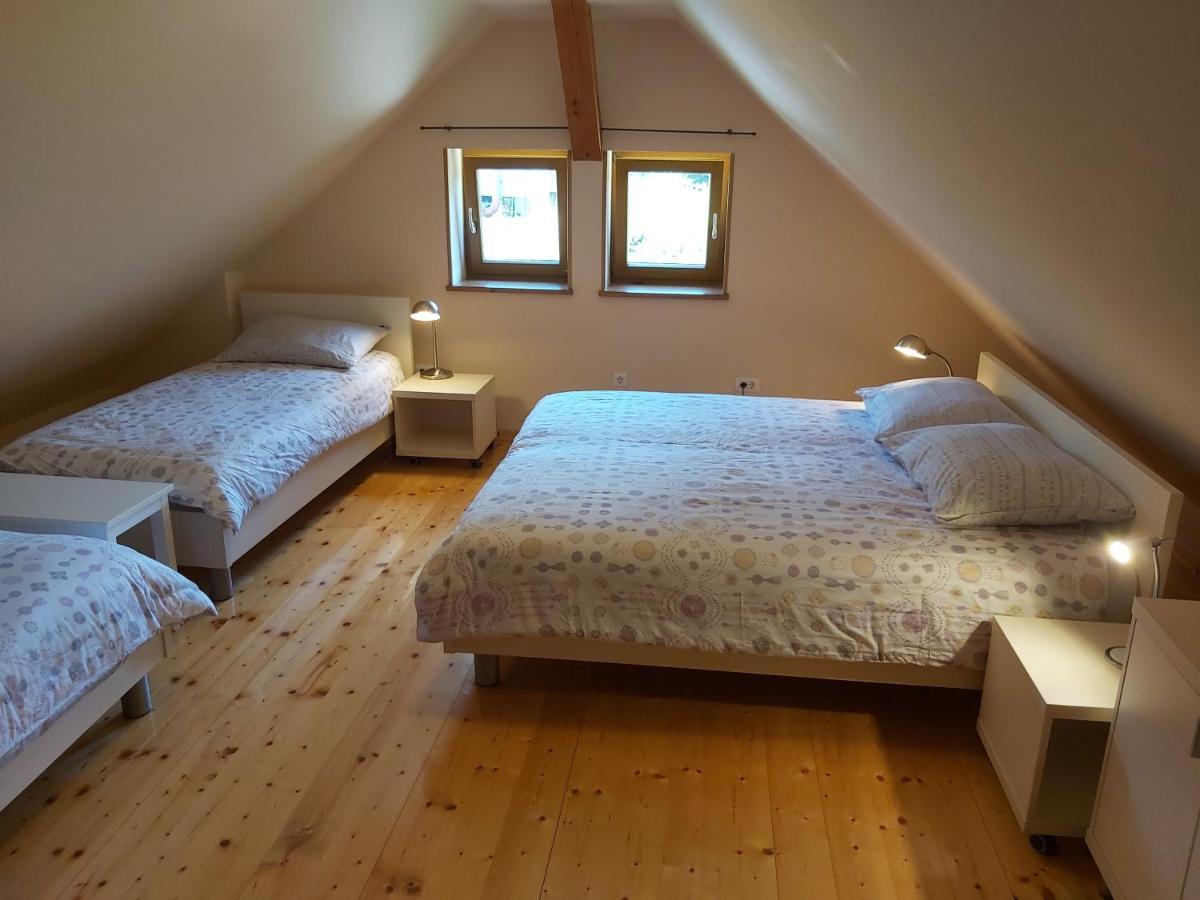 Pocitniska Hisa Pri Kustrcu Apartamento Grahovo ob Baci Exterior foto