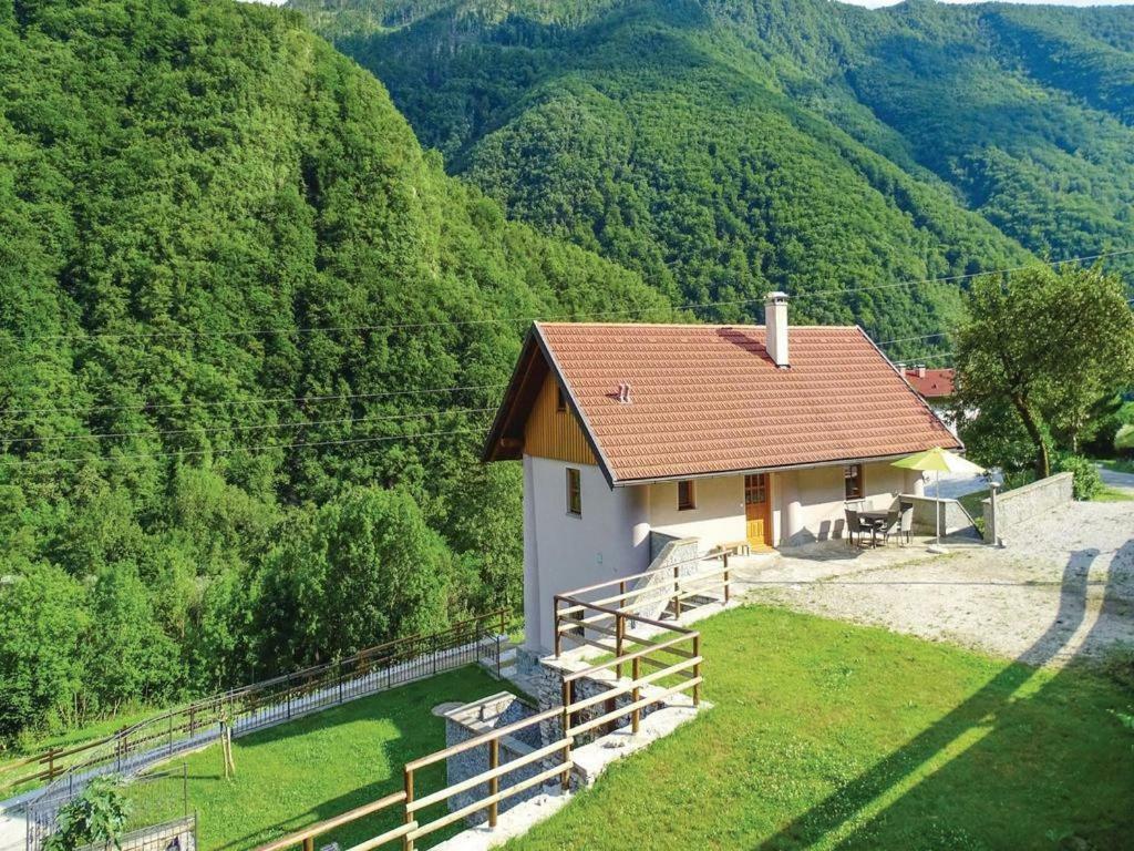 Pocitniska Hisa Pri Kustrcu Apartamento Grahovo ob Baci Exterior foto
